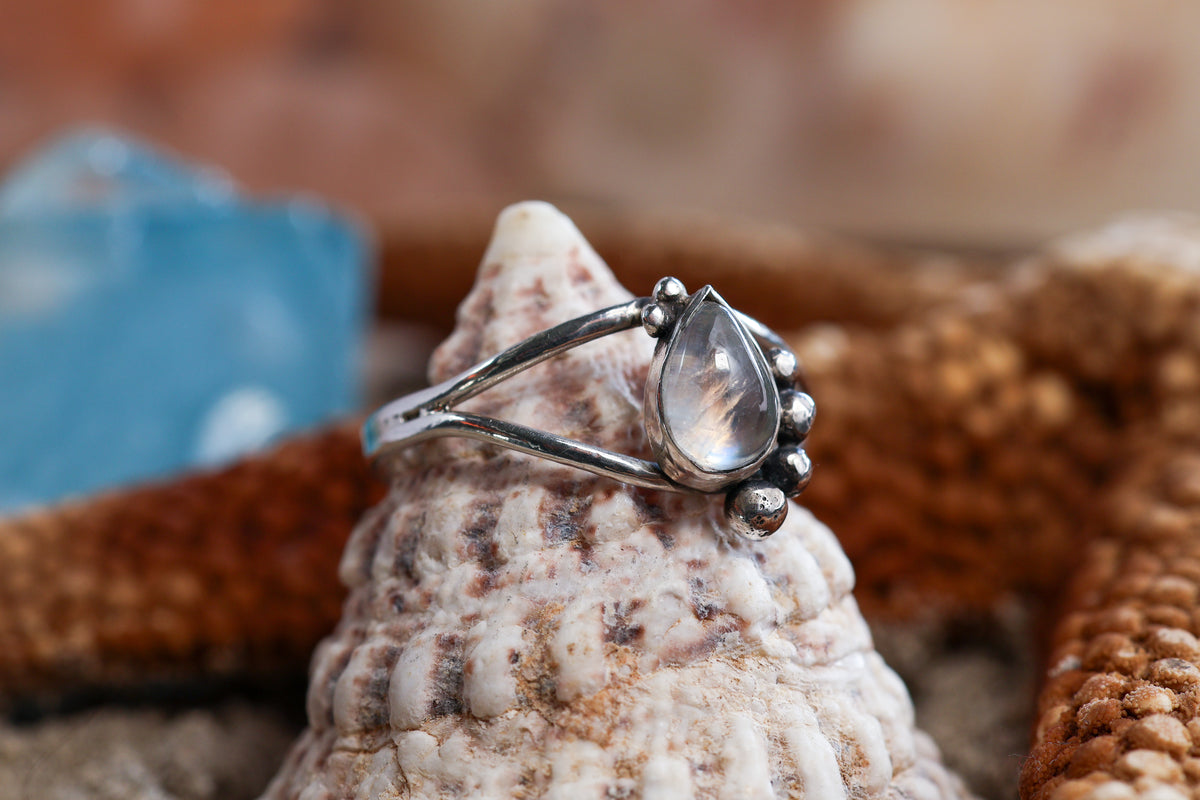 Sterling Silver 925 Ring - Ocean Dreamer - Moonstone - P+ / 8,25