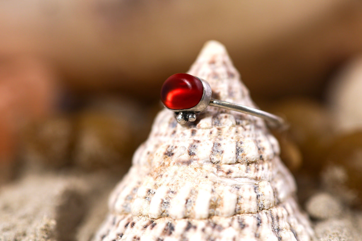 Sterling Silver 925 Ring - Simple Magic - Sea Glass - Red - R+ / 9.25