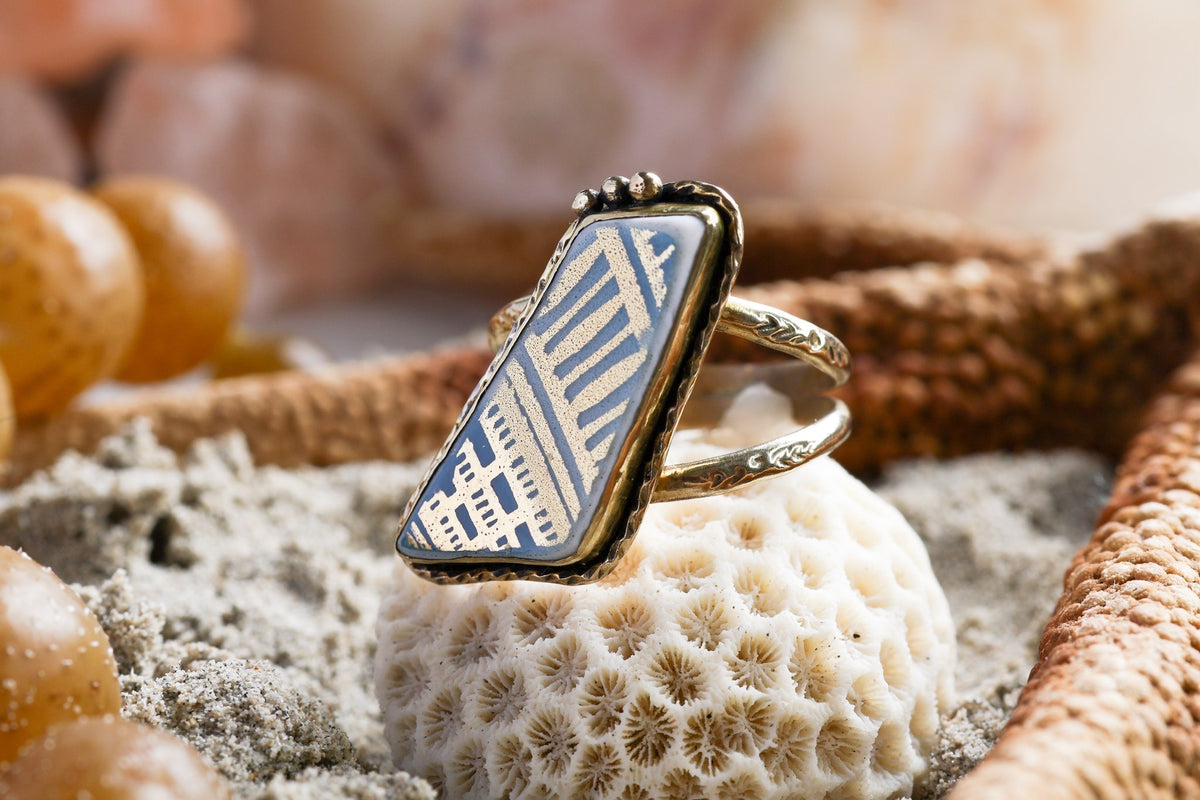 Brass Ring - Vintage Porcelain - Blue Gold - P+ / 8.25