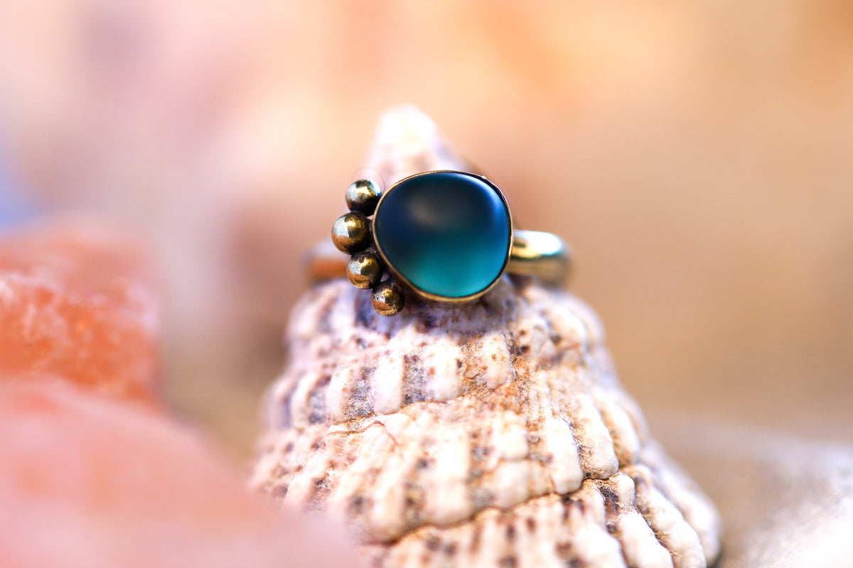 Brass Ring – Earthly Treasures - Sea Glass - Blue - R / 9