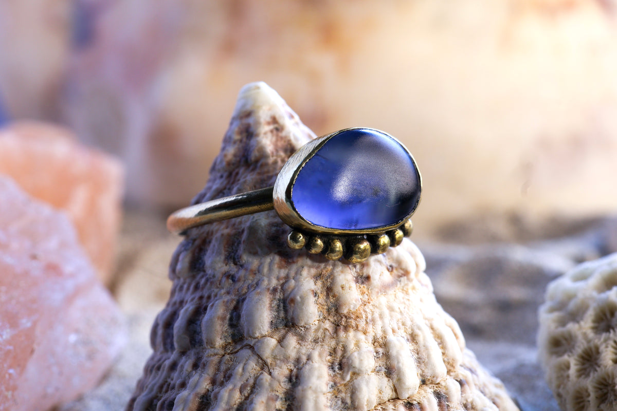 Brass Ring – Earthly Treasures - Sea Glass - Lilac - R+ / 9.25