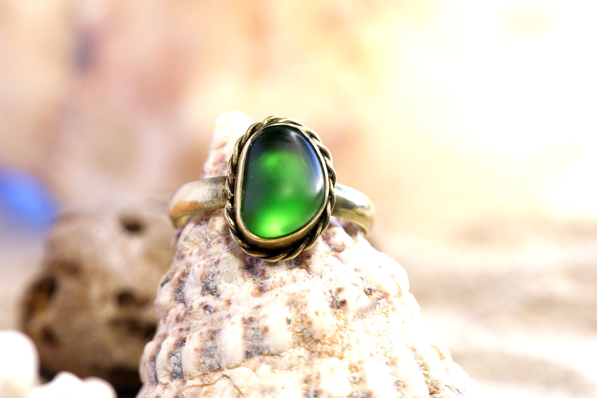 Brass Ring – Bohemian Soul - Sea Glass - Green - Twisty Wire - N / 7