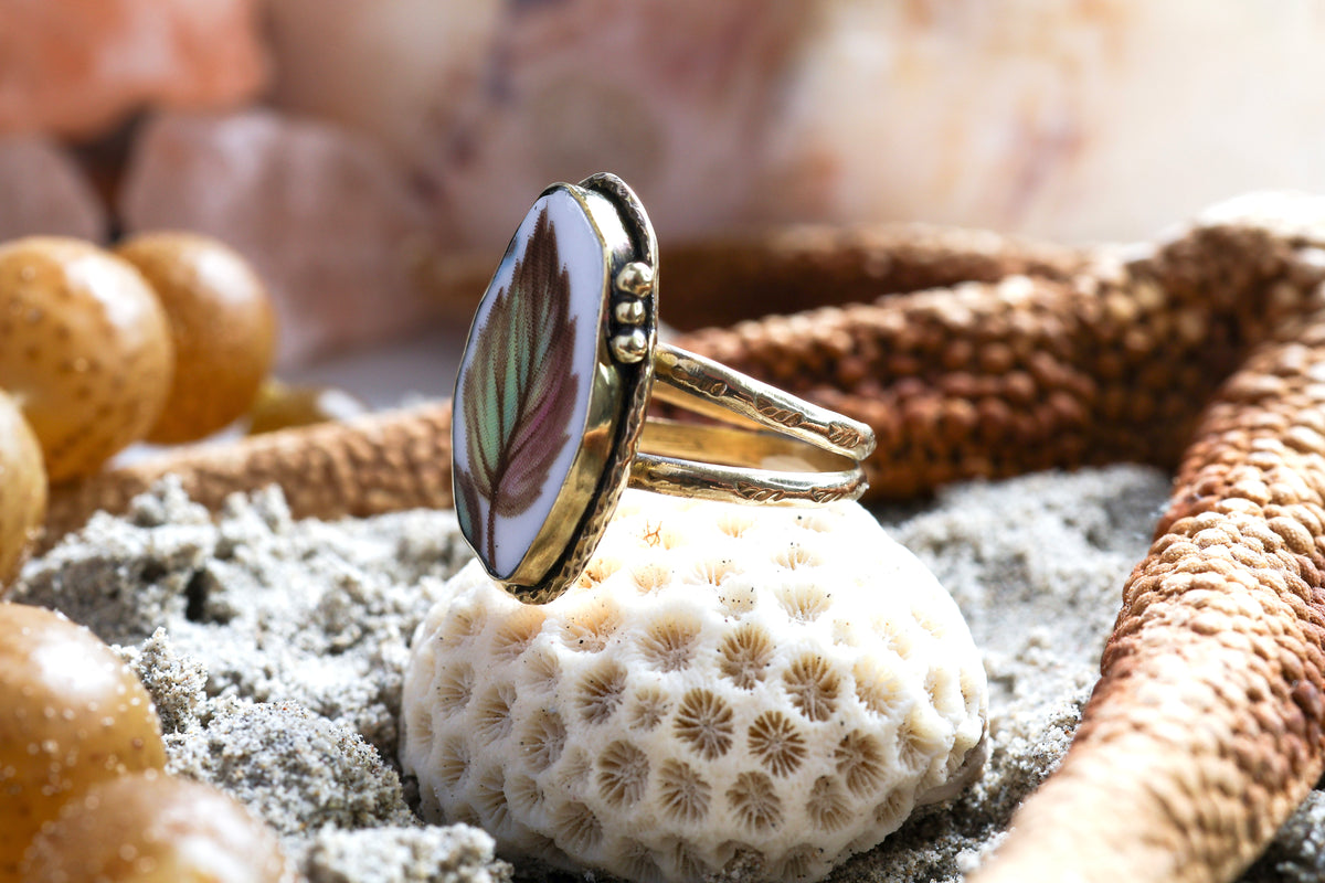 Brass Ring - Vintage Porcelain - Leaf Pattern - O / 7.5
