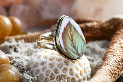Brass Ring - Vintage porcelain - Leave Pattern - N+ / 6.75