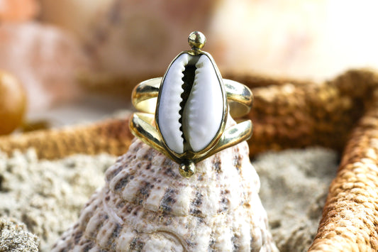 Brass Ring - Ocean Lover - Chunky - Cowrie Shell - M / 6.5