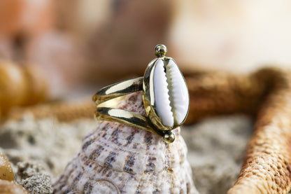Brass Ring - Ocean Lover - Chunky - Cowrie Shell - M / 6.5