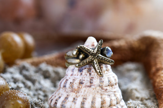 Brass Ring - Ocean Lover - Chunky - Starfish & Moonstone - M / 6.5