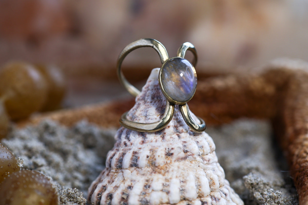 Brass Ring - Bohemian Soul – Wild Wire - Moonstone – O / 7.5