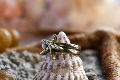 Brass Ring - Ocean Lover - Chunky - Starfish & Moonstone - Q / 8.5
