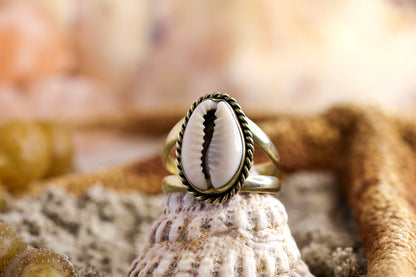 Brass Ring – Ocean Lover - Twisted Cowrie Shell – T+ / 10.25