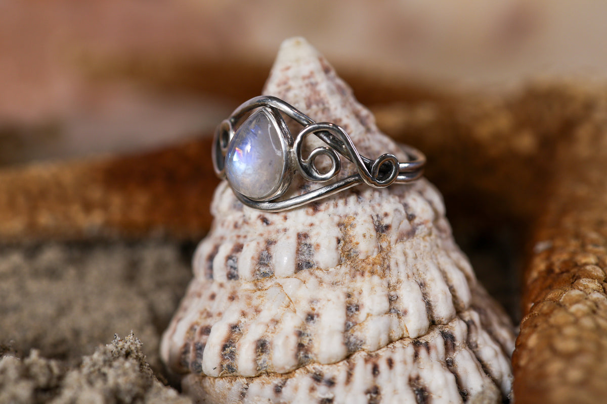 Sterling Silver 925 Ring - Ocean Dreamer - Moonstone -  Q+ / 8.75
