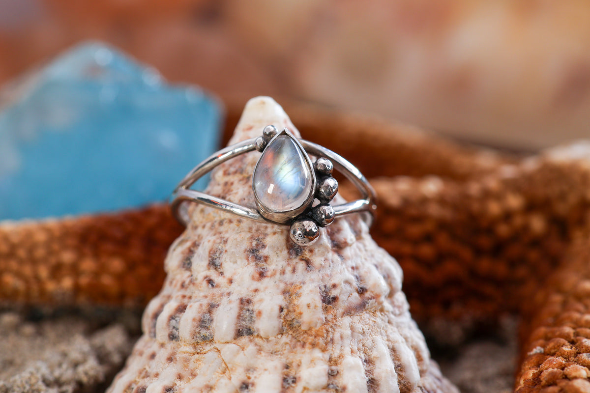 Sterling Silver 925 Ring - Ocean Dreamer - Moonstone - P+ / 8,25