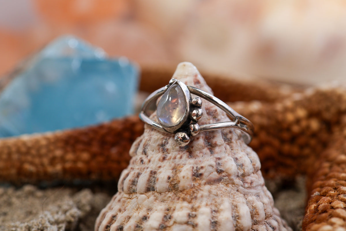 Sterling Silver 925 Ring - Ocean Dreamer - Moonstone - P+ / 8,25