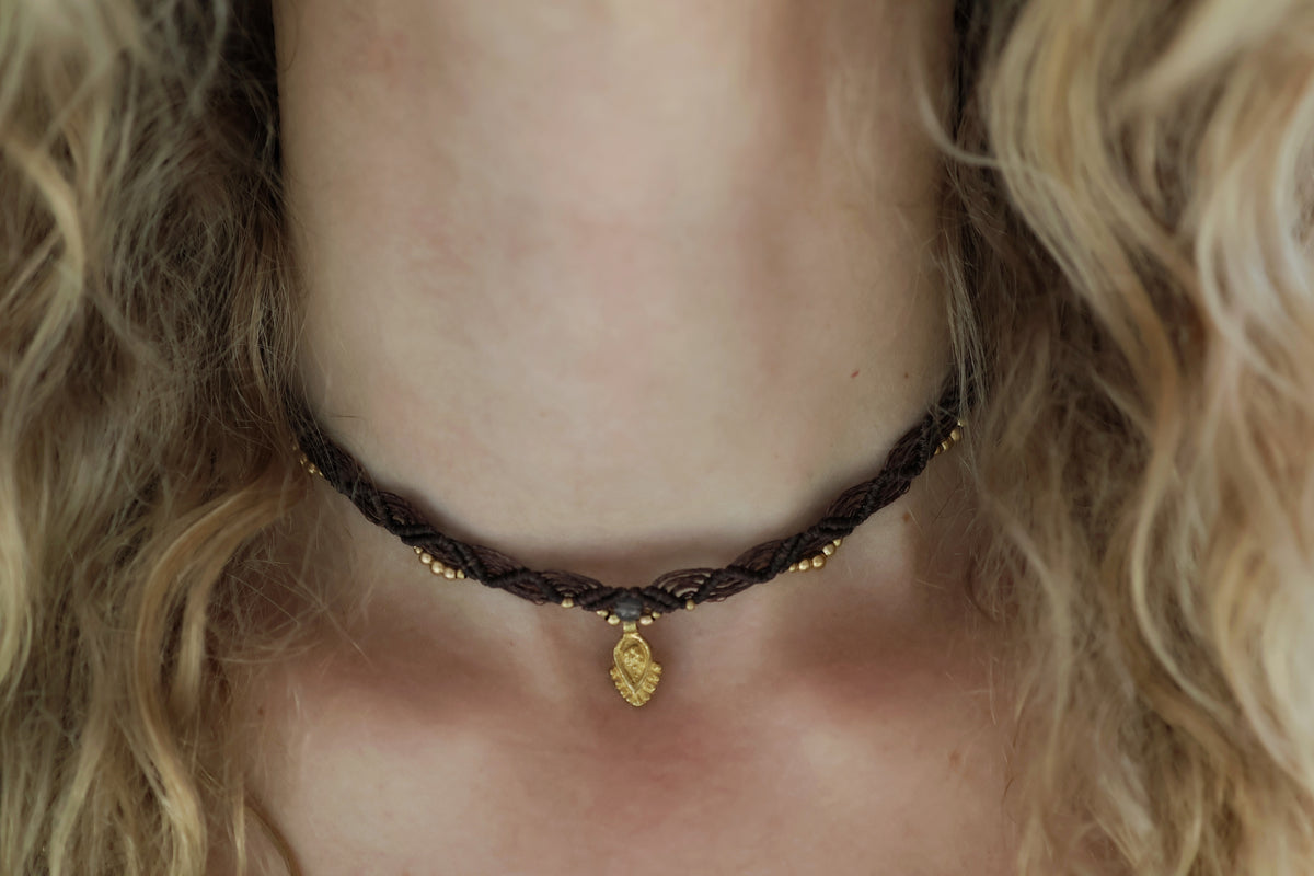 Macramé Choker - Brass / Brown / B6 / Labradorite