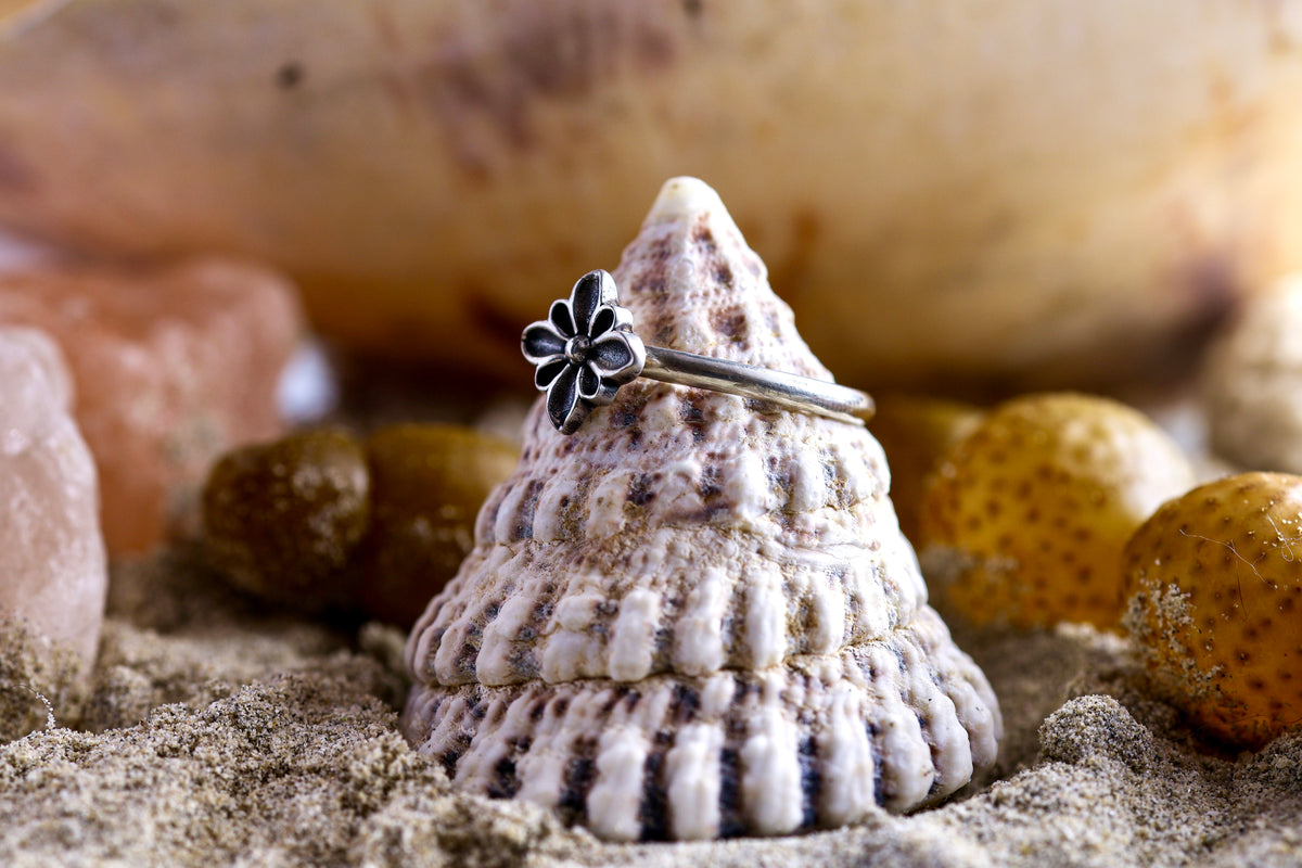Sterling Silver 925 Ring -Simple Magic - Flower  - 0 / 7.5