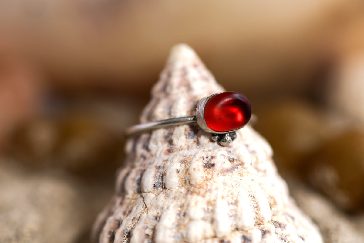 Sterling Silver 925 Ring - Simple Magic - Sea Glass - Red -  R+ / 9.25