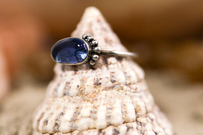 Sterling Silver 925 Ring - Simple Magic -Sea Glass - Purple  -  R / 9