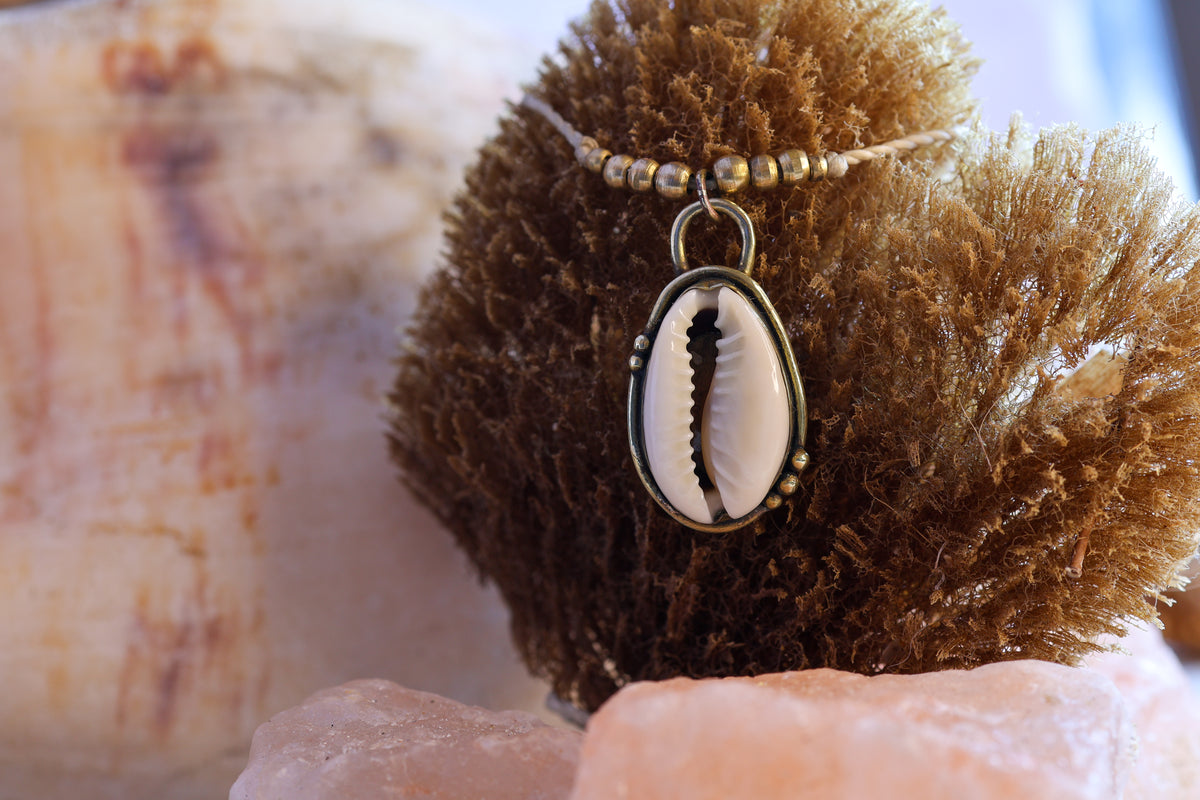 Adjustable - Cowrie Shell