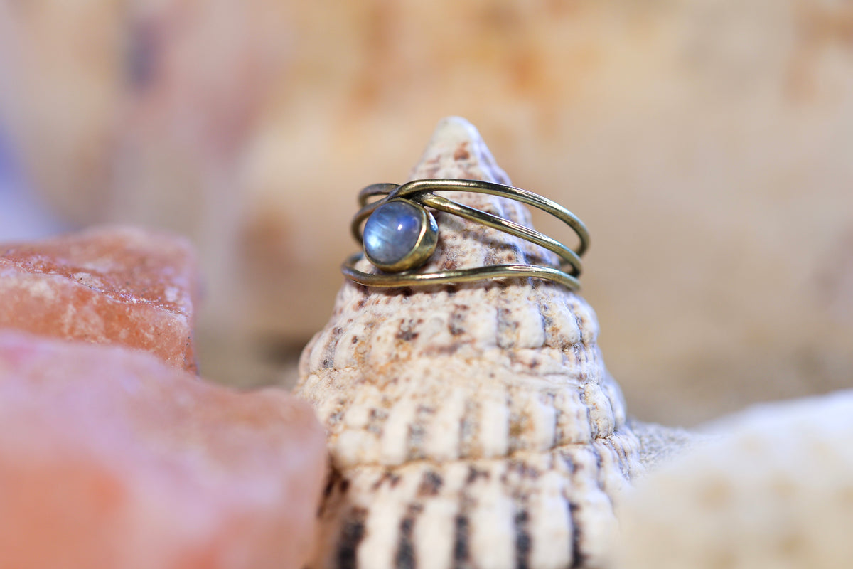 Brass Ring – Wild Wire - Moonstone – P / 8