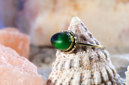Brass Ring – Earthly Treasures - Green sea glass - P / 8