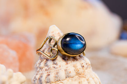 Brass Ring – Bohemian Soul - Labradorite – Blue - Q / 8.5