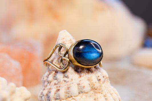 Brass Ring – Bohemian Soul - Labradorite – Blue - Q / 8.5