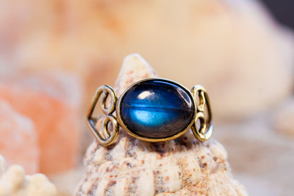 Brass Ring – Bohemian Soul - Labradorite – Blue - Q / 8.5
