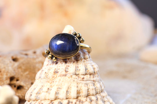 Brass Ring – Bohemian Soul - Labradorite - O+ / 7.75