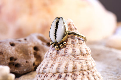 Brass Ring – Bohemian Soul - Bubble Cowrie Shell - Q / 8.5
