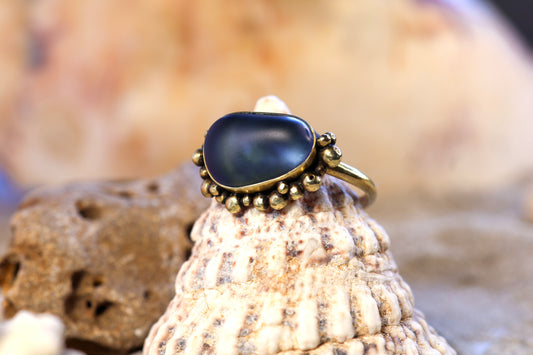 Brass Ring – Bohemian Soul -Bubble Sea Glass - Lilac - O / 7.5
