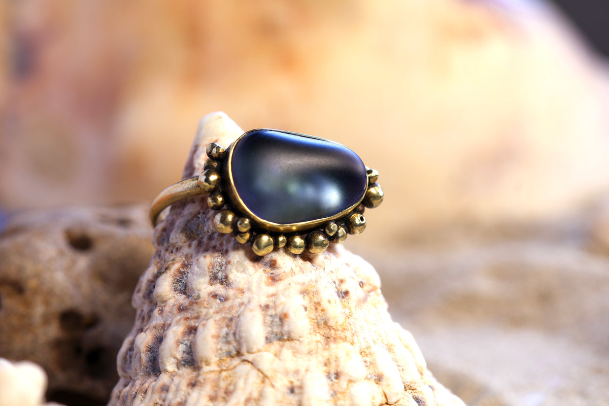 Brass Ring – Bohemian Soul -Bubble Sea Glass - Lilac - O / 7.5