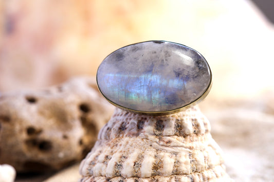 Brass Ring – Bohemian Soul - Moonstone - Chunky  - P / 8