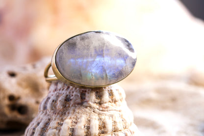 Brass Ring – Bohemian Soul - Moonstone - Chunky  - P / 8