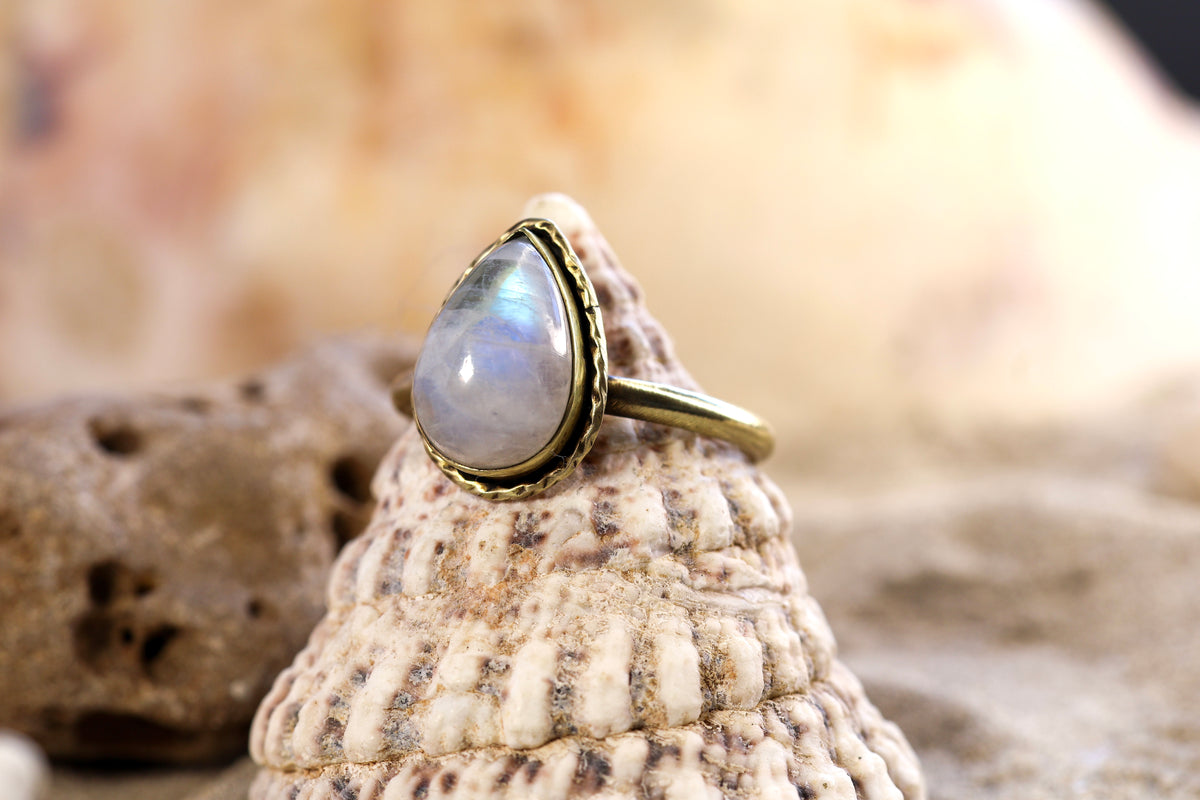 Brass Ring – Bohemian Soul - Rainbow Moonstone - Tear Drop - S / 9.5
