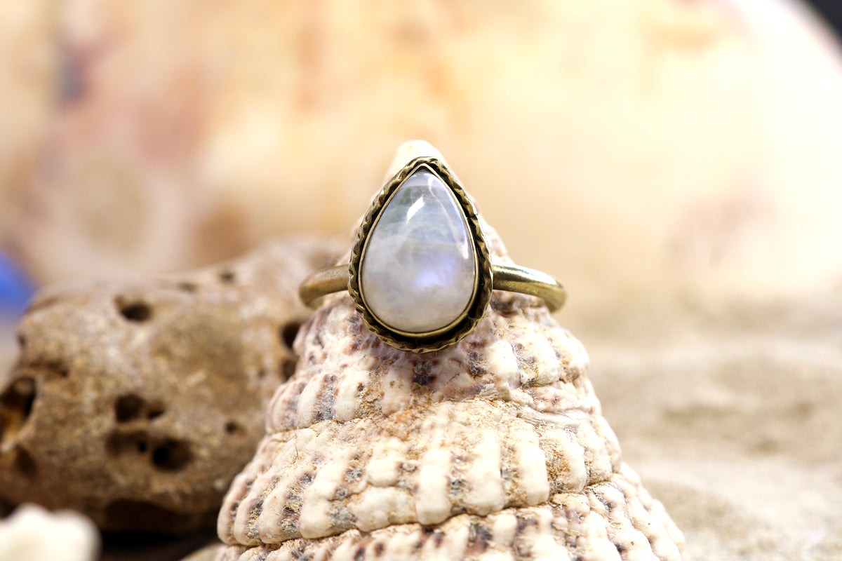 Brass Ring – Bohemian Soul - Rainbow Moonstone - Tear Drop - S / 9.5