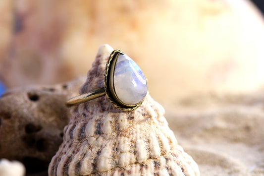 Brass Ring – Bohemian Soul - Rainbow Moonstone - Tear Drop - S / 9.5