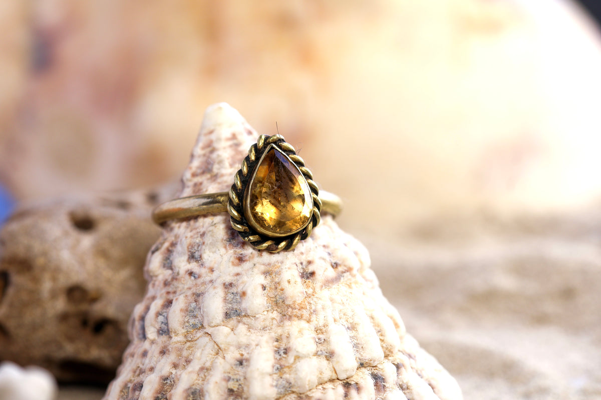 Brass Ring – Bohemian Soul -Citrine - Twisty Wire - P / 8