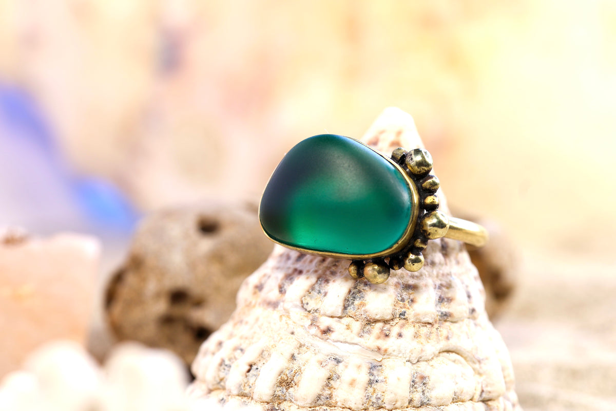 Brass Ring – Bohemian Soul - Sea Glass - Green Bubble - P / 8