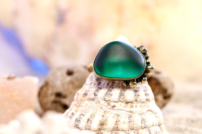Brass Ring – Bohemian Soul - Sea Glass - Green Bubble - P / 8