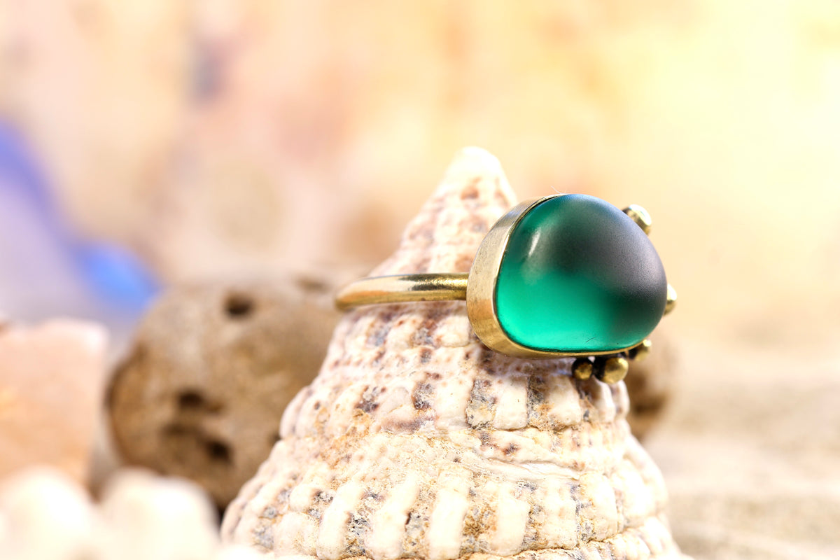 Brass Ring – Bohemian Soul - Sea Glass - Green Bubble - P / 8