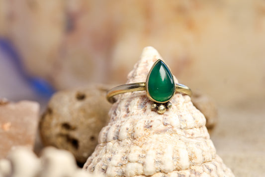 Brass Ring – Simple Magic - Green onyx - Green - Q+/ 8.75