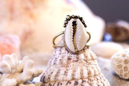 Brass Ring – Bohemian Soul - Cowrie Shell - Bubble - P / 8