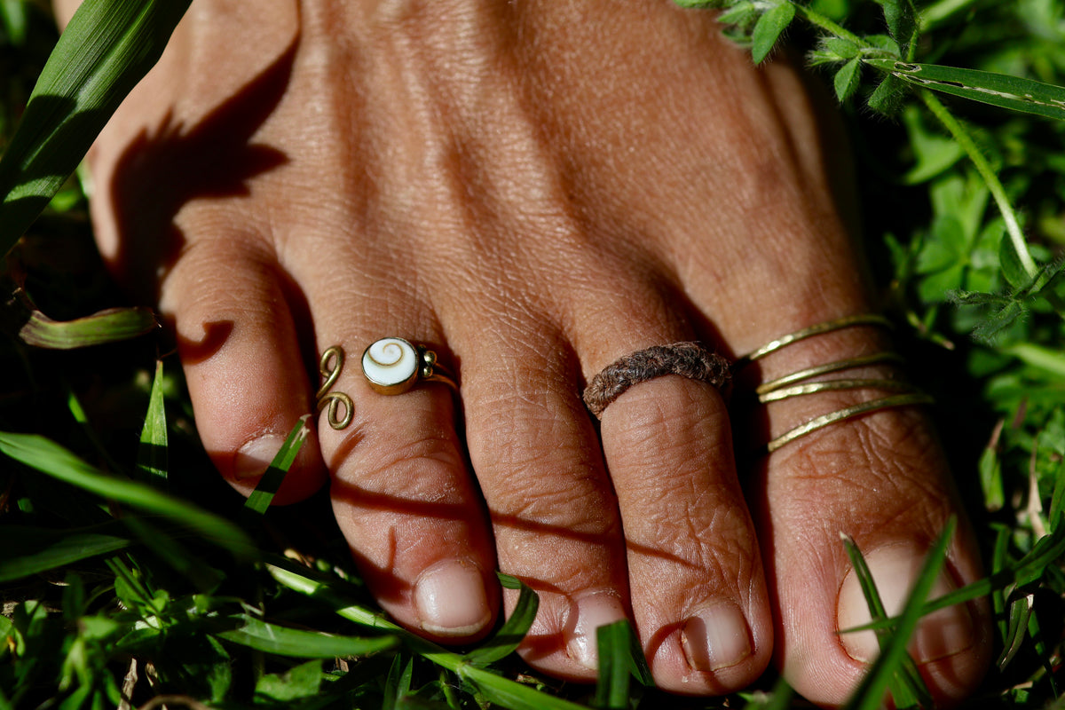 Statement Toe / Knuckle Ring - Shiva Shell